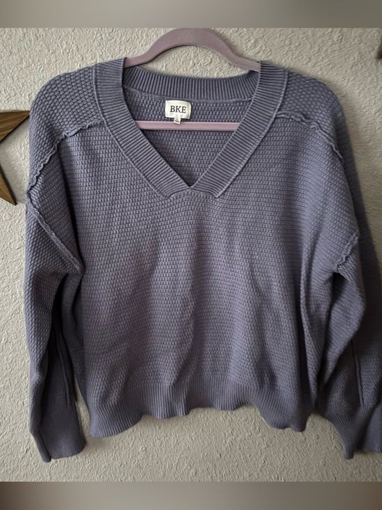 BKE Sweaters - BKE Women's V-Neck Knit Sweater in Lavender size large